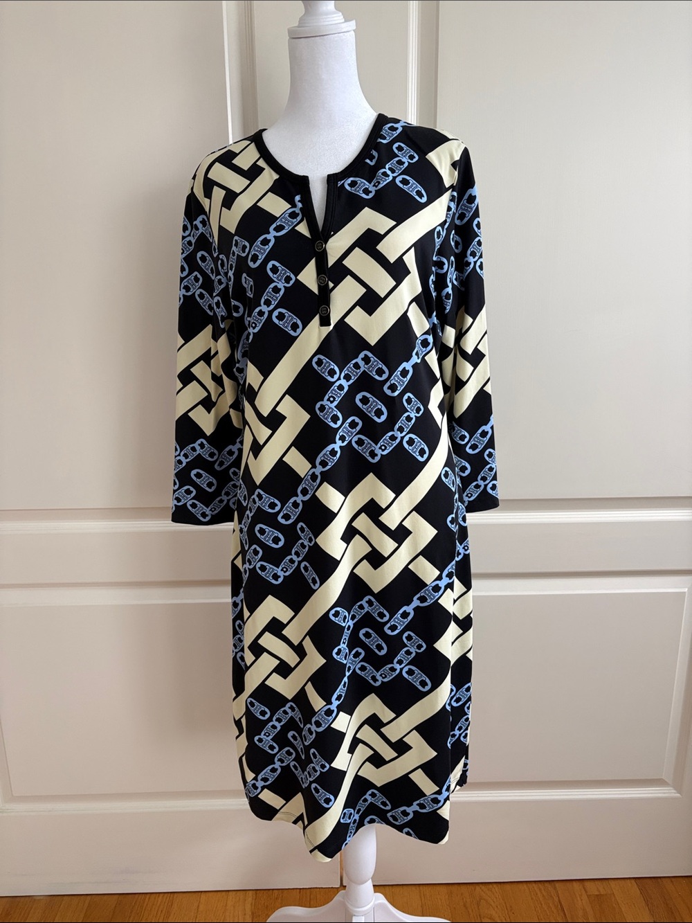 J McLaughlin Lynn Henley Sheath Dress Blue Chain Pattern Size Large EUC
